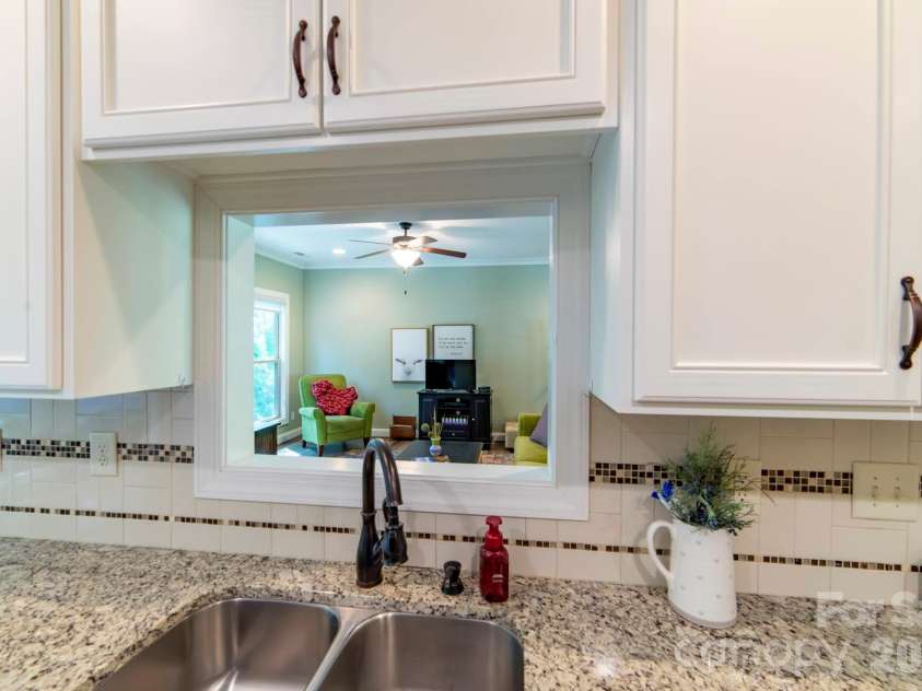 6927 Cinder Run, Waxhaw, NC 28173.  MLS# CAR4404498, YatesRealty ID 38473. 