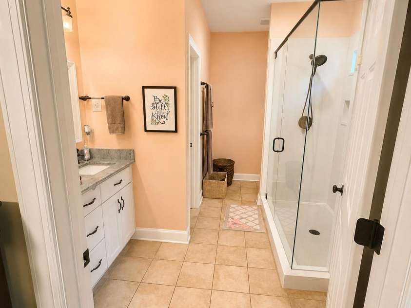 6927 Cinder Run, Waxhaw, NC 28173.  MLS# CAR4404498, YatesRealty ID 38473. Primary Bathroom
