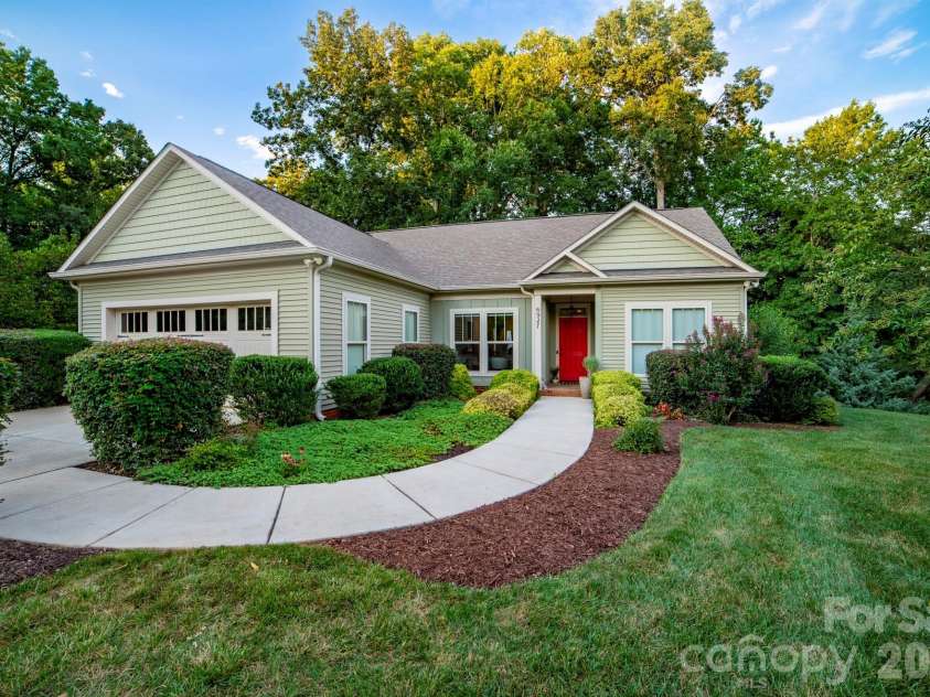 6927 Cinder Run, Waxhaw, NC 28173.  MLS# CAR4404498, YatesRealty ID 38473. Welcome Home!