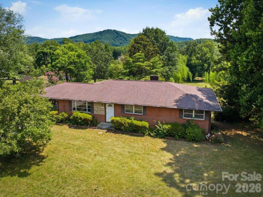 3446 Brandon Road, Morganton, NC 28655.  MLS# CAR4399120, YatesRealty ID 38474. 