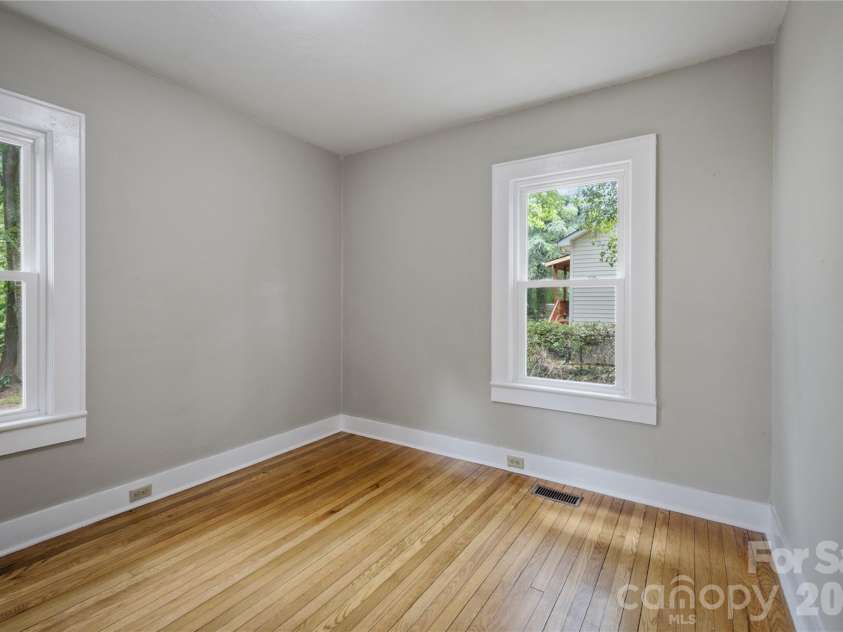 1909 2nd Avenue, Hickory, NC 28602.  MLS# CAR4403409, YatesRealty ID 38476. 