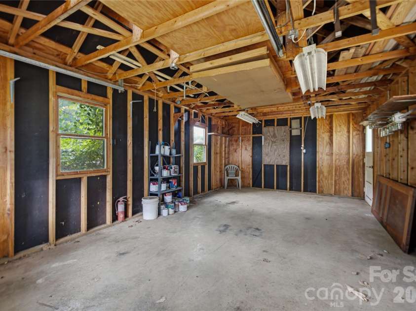 1909 2nd Avenue, Hickory, NC 28602.  MLS# CAR4403409, YatesRealty ID 38476. 