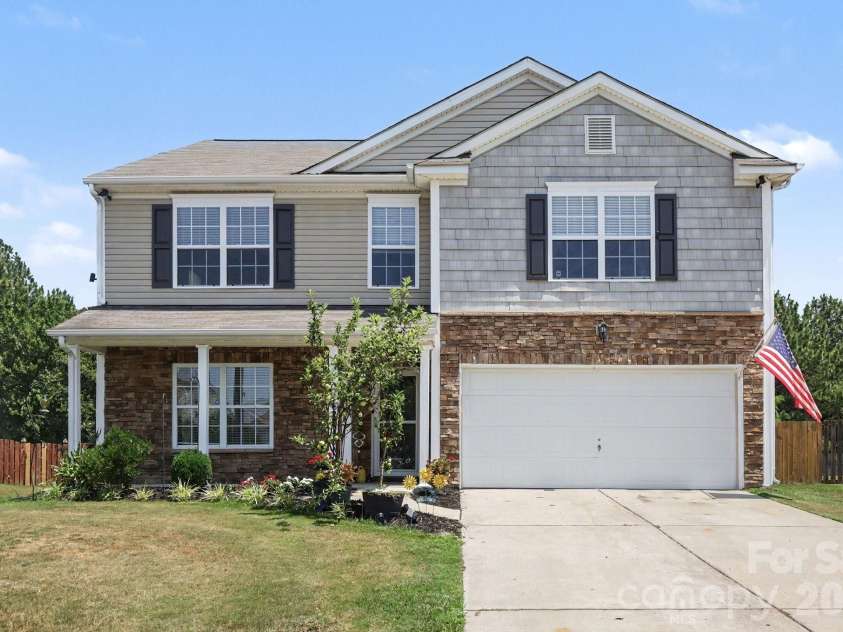10912 Thousand Oaks Drive, Huntersville, NC 28078.  MLS# CAR4398891, YatesRealty ID 38477. 
