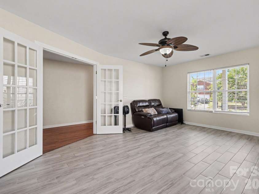 10912 Thousand Oaks Drive, Huntersville, NC 28078.  MLS# CAR4398891, YatesRealty ID 38477. 