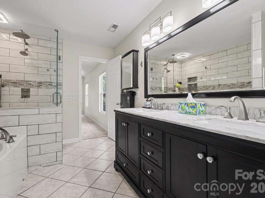 10912 Thousand Oaks Drive, Huntersville, NC 28078.  MLS# CAR4398891, YatesRealty ID 38477. 