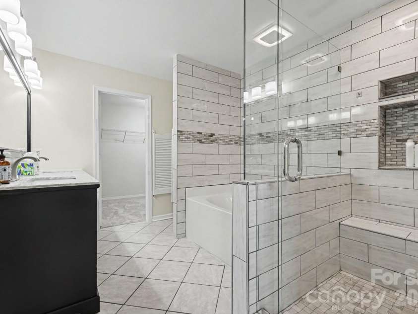 10912 Thousand Oaks Drive, Huntersville, NC 28078.  MLS# CAR4398891, YatesRealty ID 38477. 