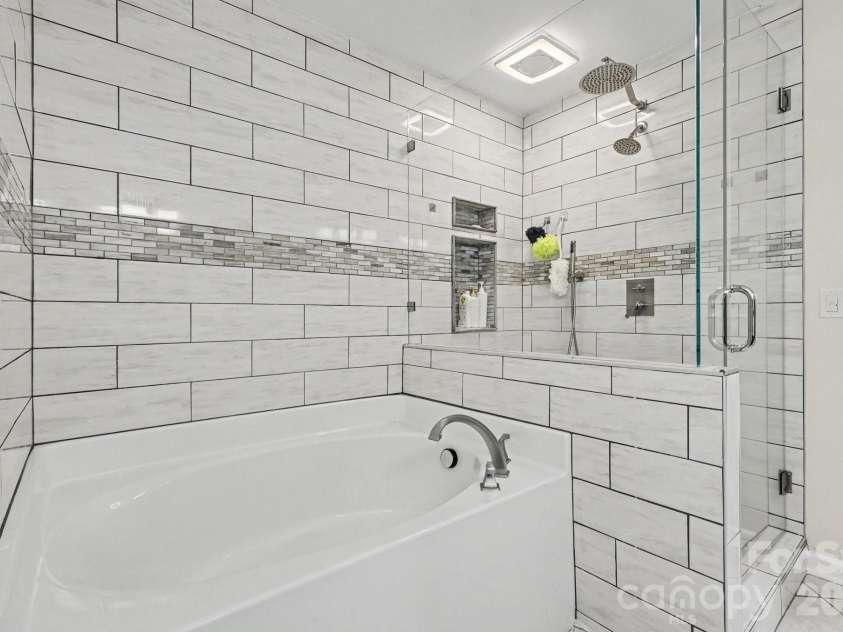 10912 Thousand Oaks Drive, Huntersville, NC 28078.  MLS# CAR4398891, YatesRealty ID 38477. 