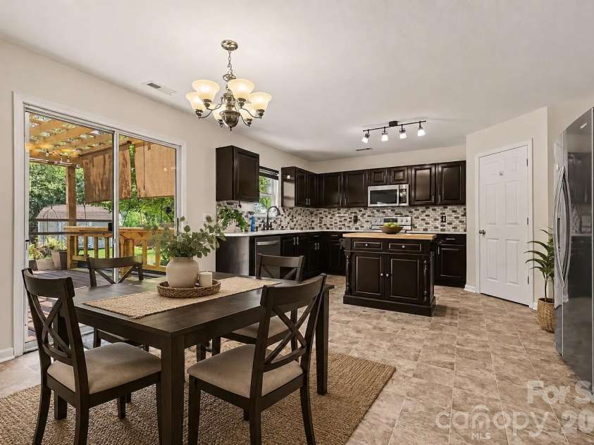 10912 Thousand Oaks Drive, Huntersville, NC 28078.  MLS# CAR4398891, YatesRealty ID 38477. 