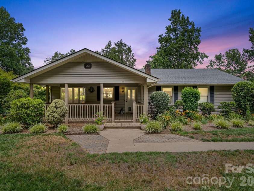 33 Coffey Circle, Asheville, NC 28806.  MLS# CAR4396204, YatesRealty ID 38478. 