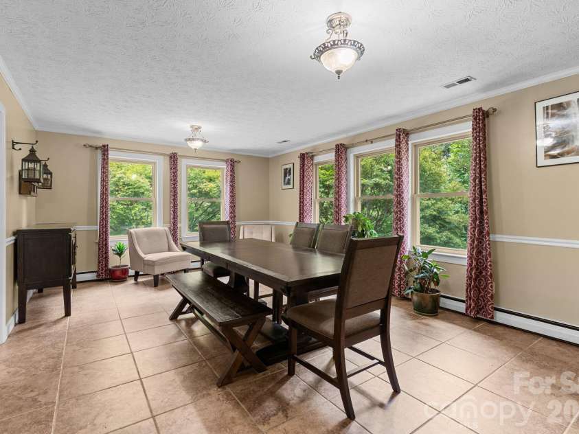 33 Coffey Circle, Asheville, NC 28806.  MLS# CAR4396204, YatesRealty ID 38478. 
