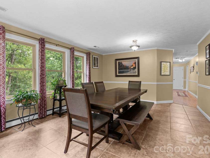 33 Coffey Circle, Asheville, NC 28806.  MLS# CAR4396204, YatesRealty ID 38478. 