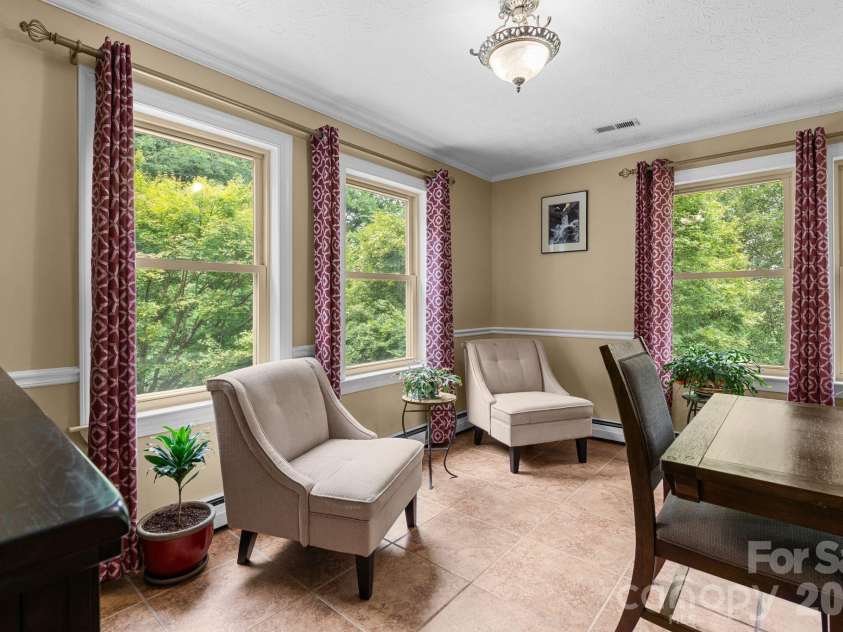 33 Coffey Circle, Asheville, NC 28806.  MLS# CAR4396204, YatesRealty ID 38478. 