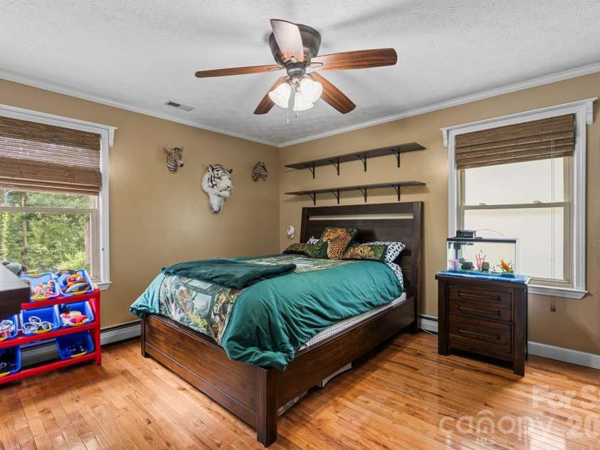 33 Coffey Circle, Asheville, NC 28806.  MLS# CAR4396204, YatesRealty ID 38478. 