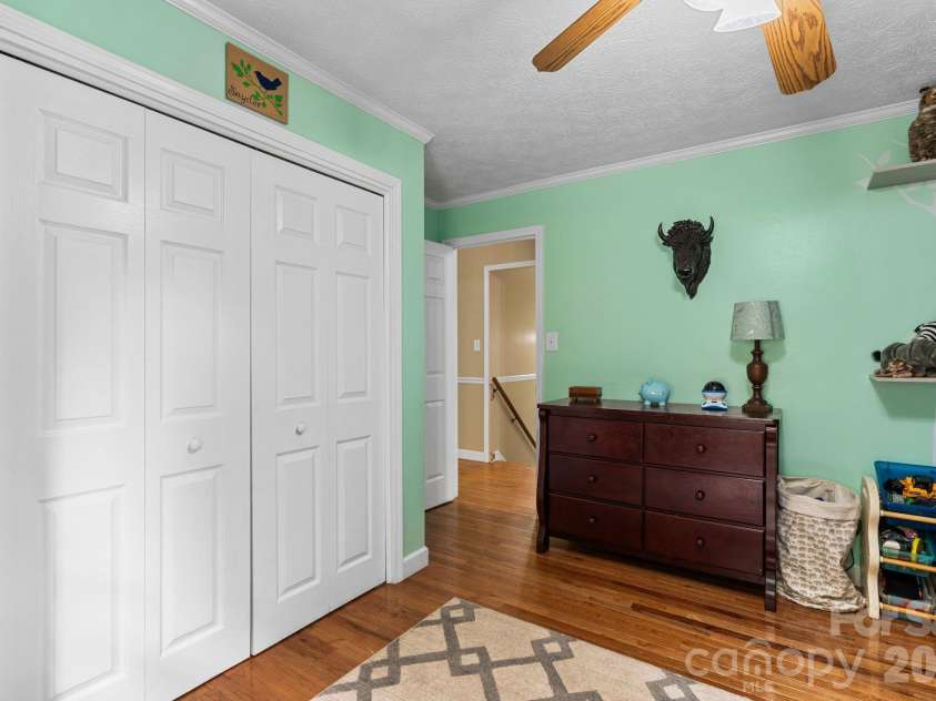 33 Coffey Circle, Asheville, NC 28806.  MLS# CAR4396204, YatesRealty ID 38478. 