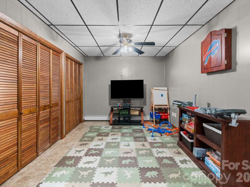 33 Coffey Circle, Asheville, NC 28806.  MLS# CAR4396204, YatesRealty ID 38478. 