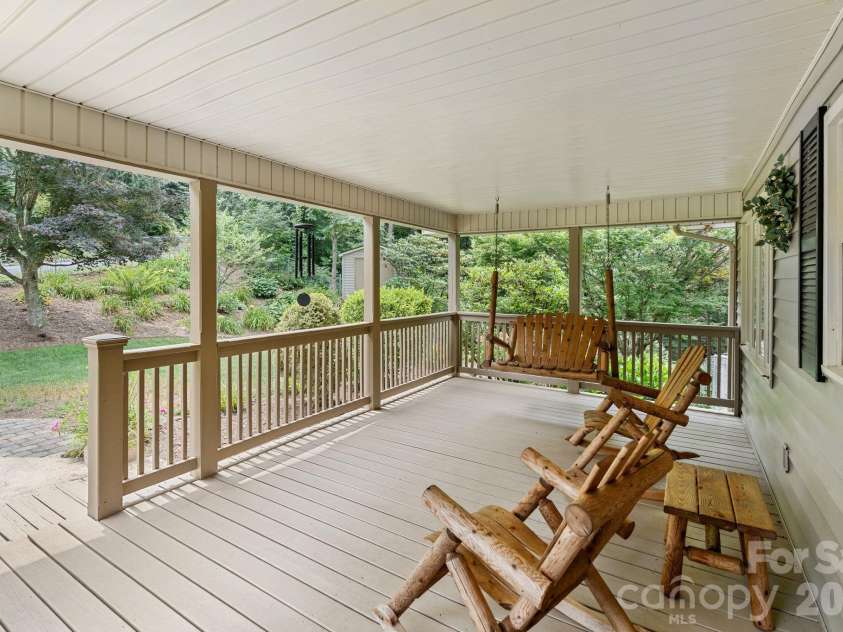 33 Coffey Circle, Asheville, NC 28806.  MLS# CAR4396204, YatesRealty ID 38478. 