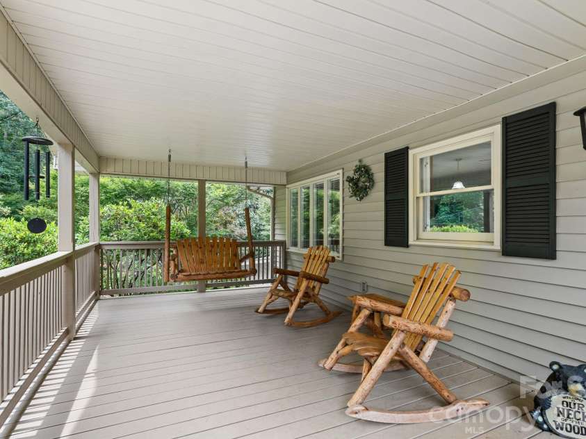 33 Coffey Circle, Asheville, NC 28806.  MLS# CAR4396204, YatesRealty ID 38478. 