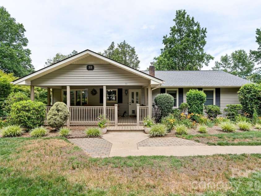 33 Coffey Circle, Asheville, NC 28806.  MLS# CAR4396204, YatesRealty ID 38478. 