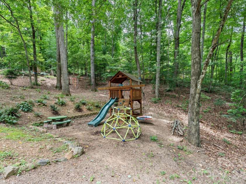 33 Coffey Circle, Asheville, NC 28806.  MLS# CAR4396204, YatesRealty ID 38478. 