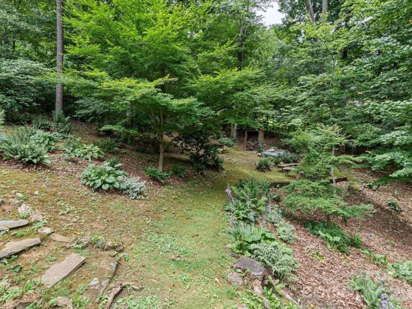 33 Coffey Circle, Asheville, NC 28806.  MLS# CAR4396204, YatesRealty ID 38478. 