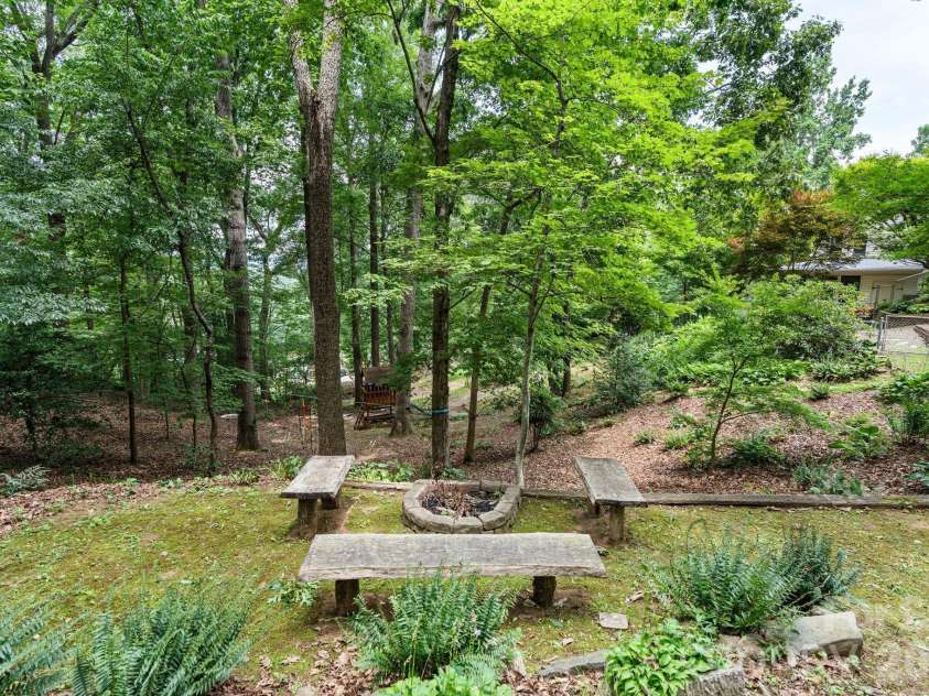 33 Coffey Circle, Asheville, NC 28806.  MLS# CAR4396204, YatesRealty ID 38478. 