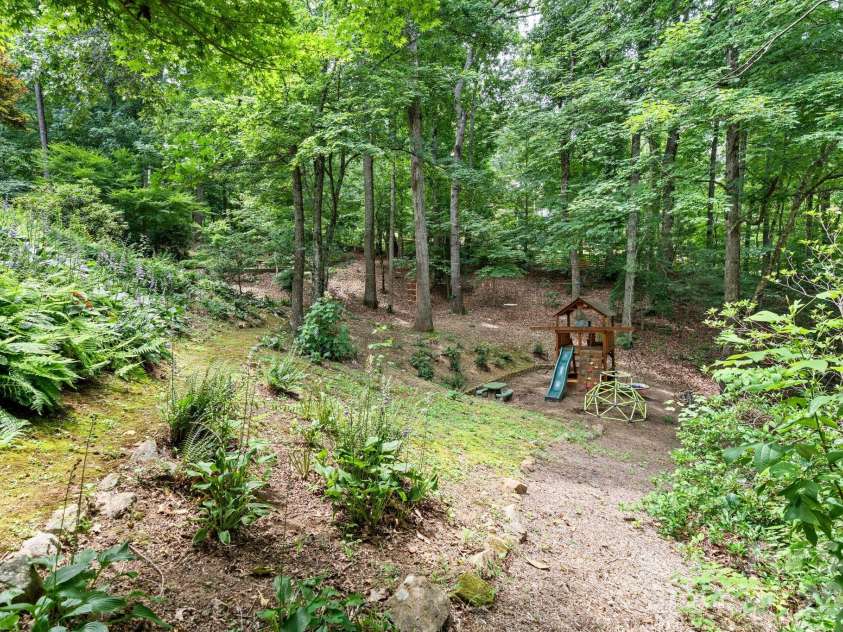 33 Coffey Circle, Asheville, NC 28806.  MLS# CAR4396204, YatesRealty ID 38478. 