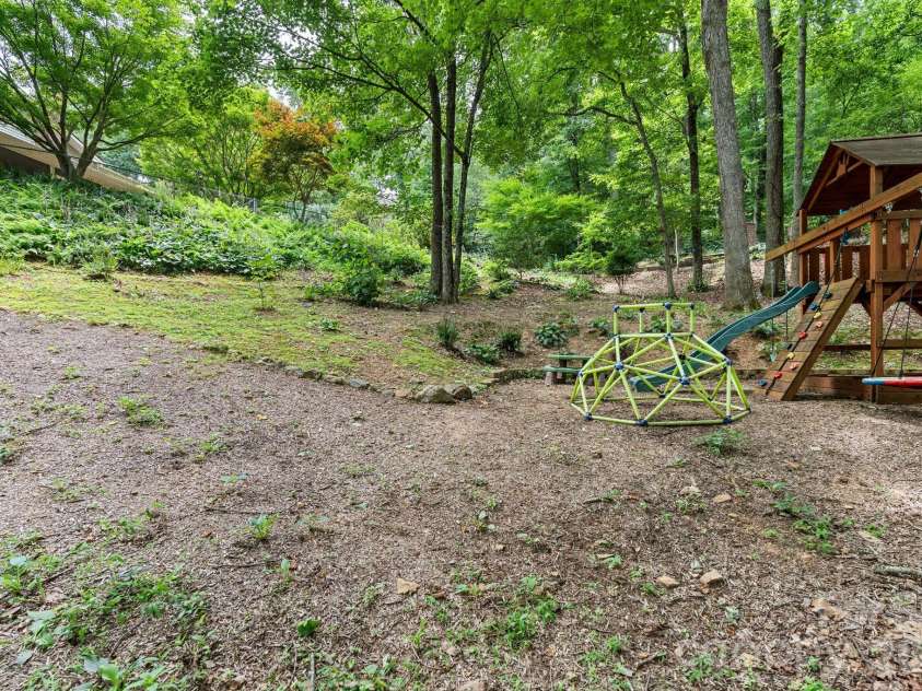 33 Coffey Circle, Asheville, NC 28806.  MLS# CAR4396204, YatesRealty ID 38478. 