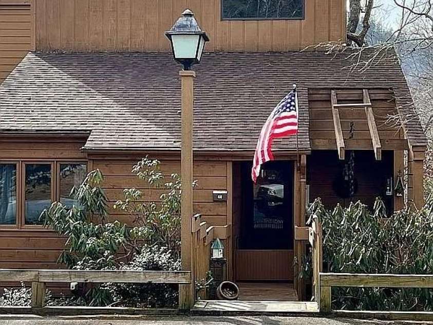 109 Emerald Ridge Road, Sapphire, NC 28774.  MLS# CAR4344212, YatesRealty ID 3848. 