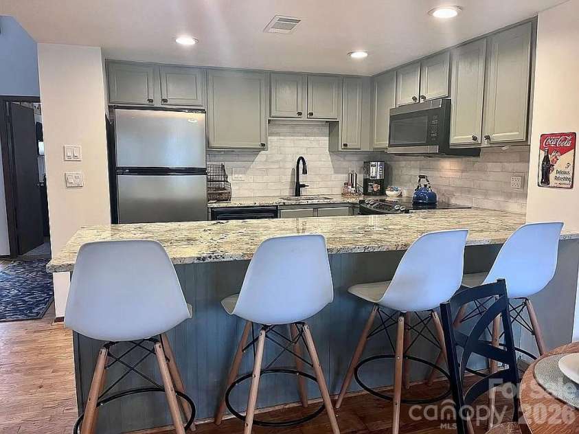 109 Emerald Ridge Road, Sapphire, NC 28774.  MLS# CAR4344212, YatesRealty ID 3848. 