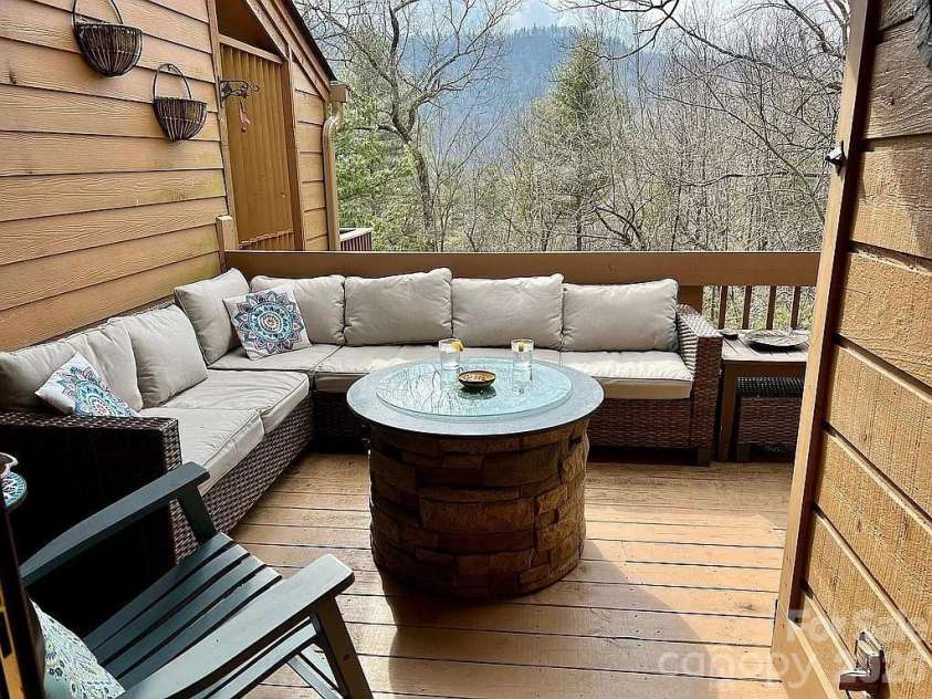 109 Emerald Ridge Road, Sapphire, NC 28774.  MLS# CAR4344212, YatesRealty ID 3848. 