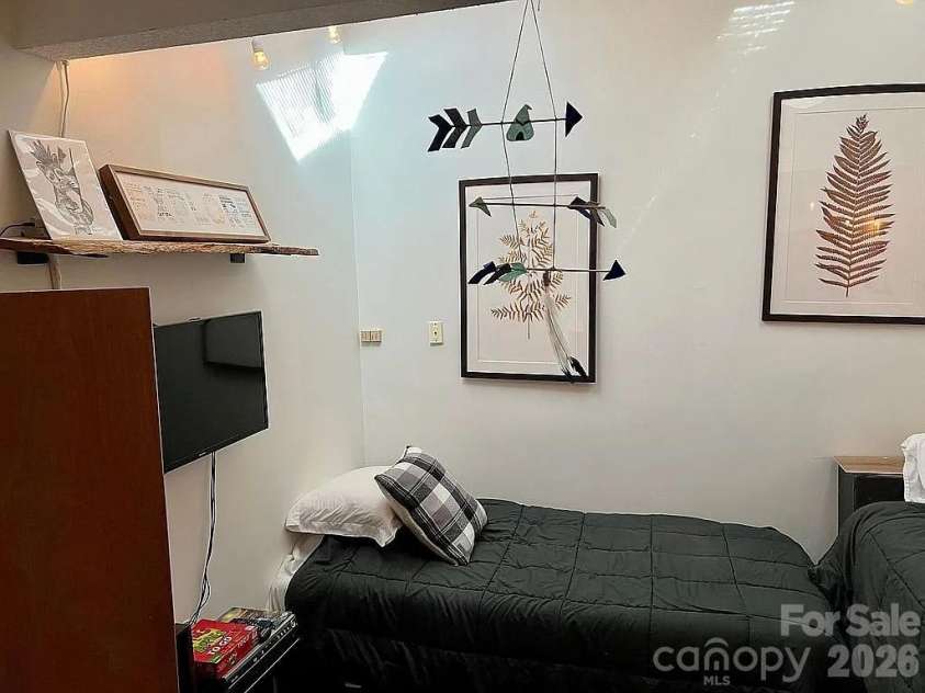 109 Emerald Ridge Road, Sapphire, NC 28774.  MLS# CAR4344212, YatesRealty ID 3848. 