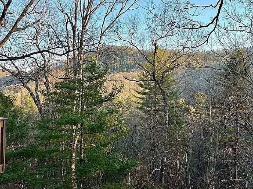 109 Emerald Ridge Road, Sapphire, NC 28774.  MLS# CAR4344212, YatesRealty ID 3848. 