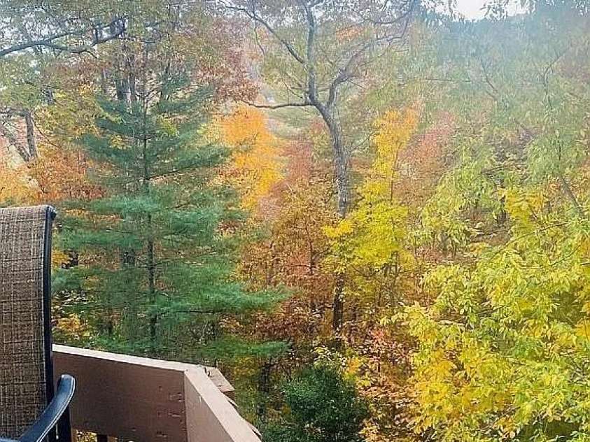 109 Emerald Ridge Road, Sapphire, NC 28774.  MLS# CAR4344212, YatesRealty ID 3848. 