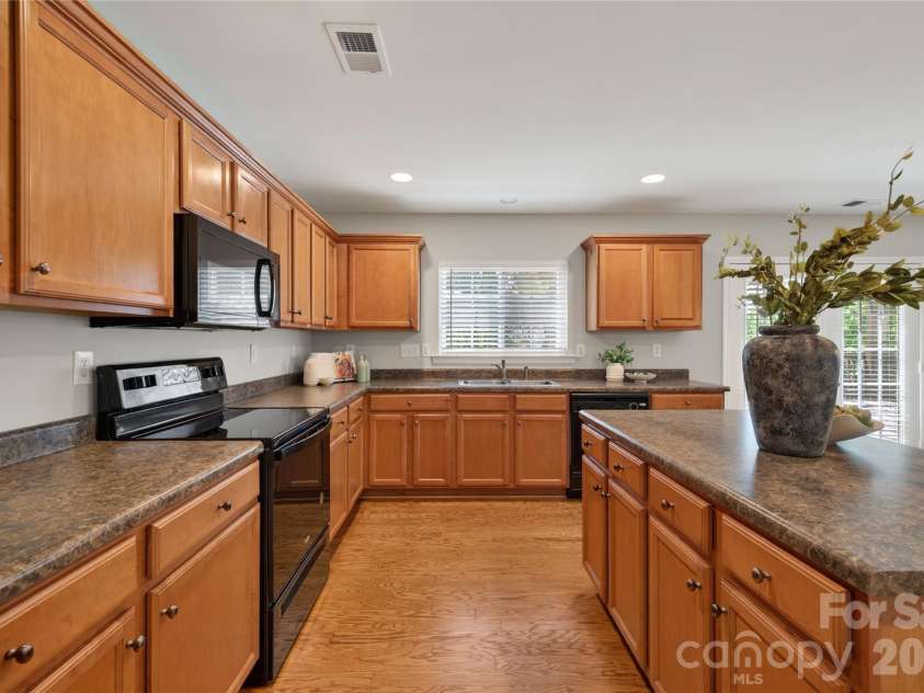 8932 Oransay Way, Charlotte, NC 28278.  MLS# CAR4405293, YatesRealty ID 38482. 