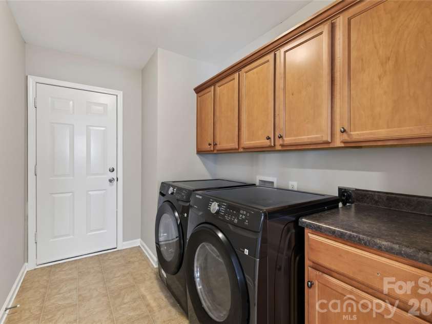 8932 Oransay Way, Charlotte, NC 28278.  MLS# CAR4405293, YatesRealty ID 38482. 