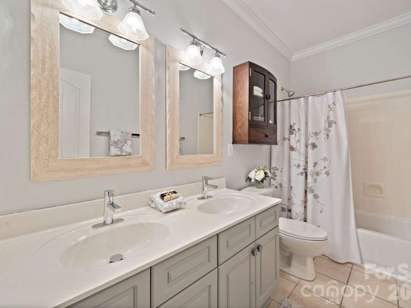4685 Eagle Pointe Court, Denver, NC 28037.  MLS# CAR4332859, YatesRealty ID 38484. Hall bathroom upstairs