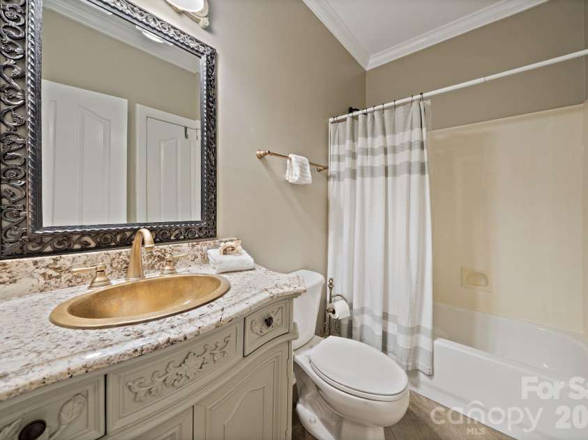 4685 Eagle Pointe Court, Denver, NC 28037.  MLS# CAR4332859, YatesRealty ID 38484. Main level full bath