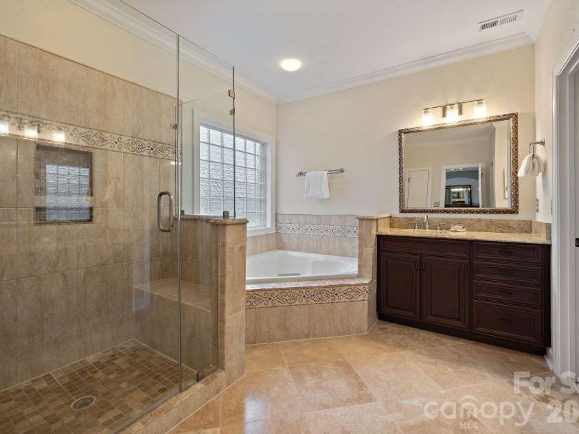 4685 Eagle Pointe Court, Denver, NC 28037.  MLS# CAR4332859, YatesRealty ID 38484. Primary bathroom
