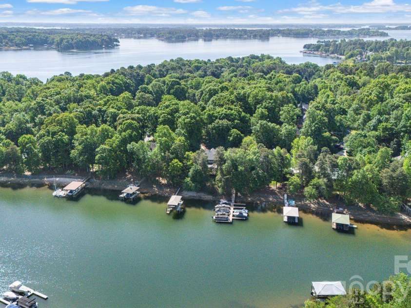 4685 Eagle Pointe Court, Denver, NC 28037.  MLS# CAR4332859, YatesRealty ID 38484. Wide deep water cove