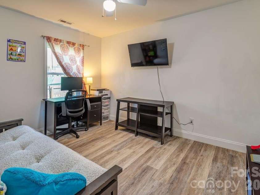 40 Quinn Hill Lane, Mars Hill, NC 28754.  MLS# CAR4395891, YatesRealty ID 38489. 3rd Bedroom