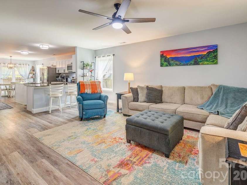 40 Quinn Hill Lane, Mars Hill, NC 28754.  MLS# CAR4395891, YatesRealty ID 38489. Airy open floor plan