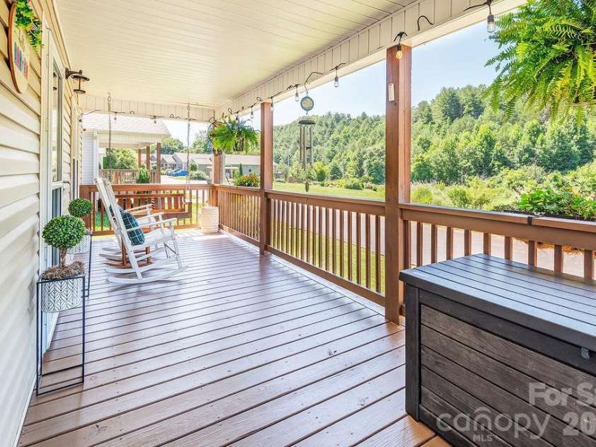 40 Quinn Hill Lane, Mars Hill, NC 28754.  MLS# CAR4395891, YatesRealty ID 38489. Inviting Front Porch