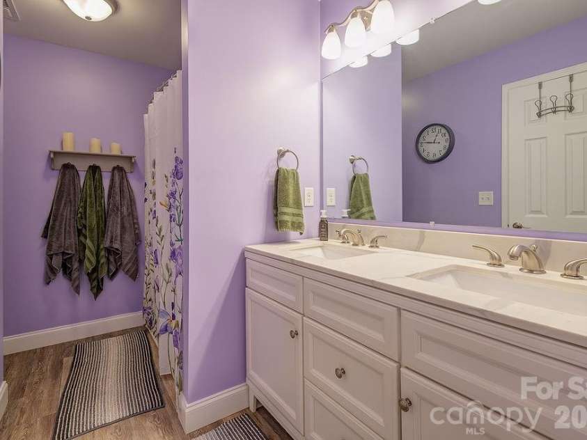 40 Quinn Hill Lane, Mars Hill, NC 28754.  MLS# CAR4395891, YatesRealty ID 38489. Primary En Suite Bathroom