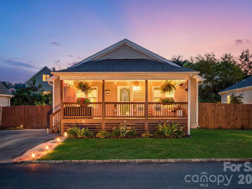 40 Quinn Hill Lane, Mars Hill, NC 28754.  MLS# CAR4421160, YatesRealty ID 38489. 