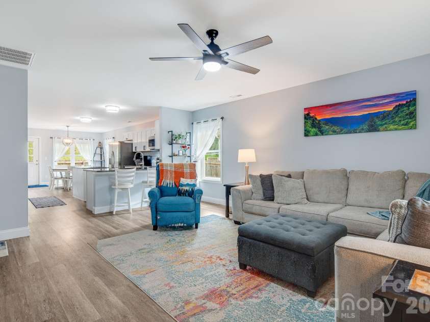40 Quinn Hill Lane, Mars Hill, NC 28754.  MLS# CAR4421160, YatesRealty ID 38489. 