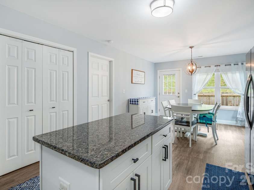 40 Quinn Hill Lane, Mars Hill, NC 28754.  MLS# CAR4421160, YatesRealty ID 38489. 