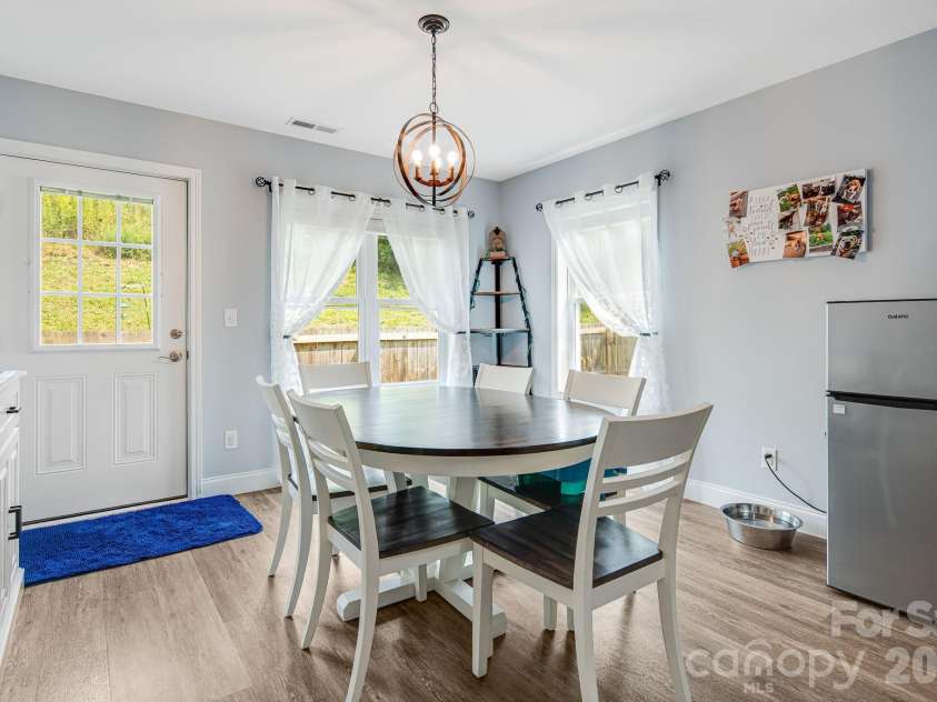 40 Quinn Hill Lane, Mars Hill, NC 28754.  MLS# CAR4421160, YatesRealty ID 38489. 