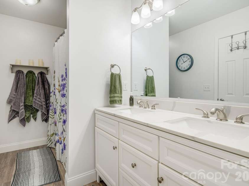 40 Quinn Hill Lane, Mars Hill, NC 28754.  MLS# CAR4421160, YatesRealty ID 38489. 
