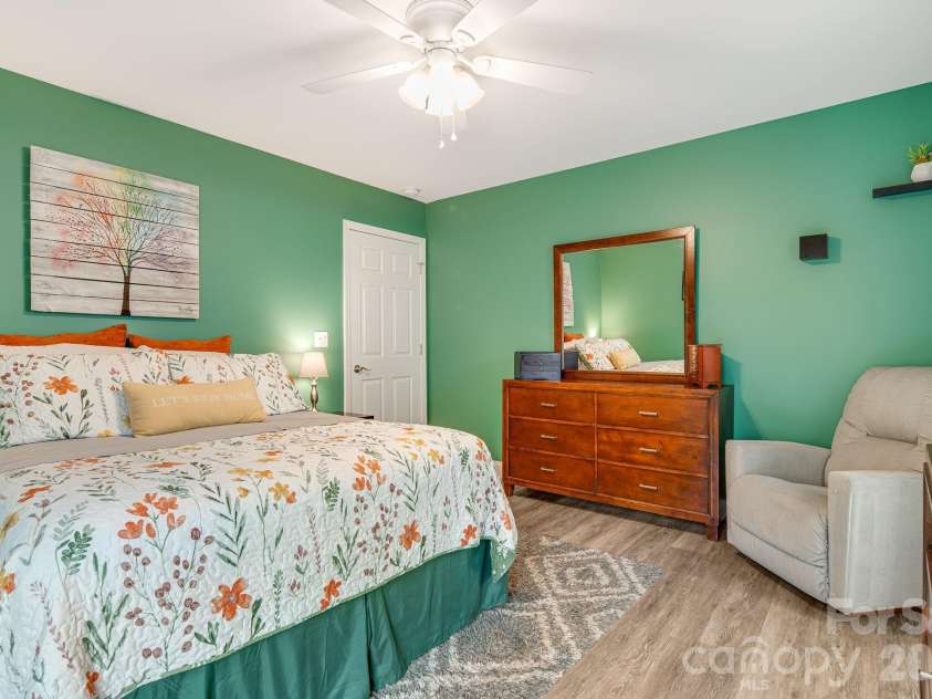 40 Quinn Hill Lane, Mars Hill, NC 28754.  MLS# CAR4421160, YatesRealty ID 38489. 