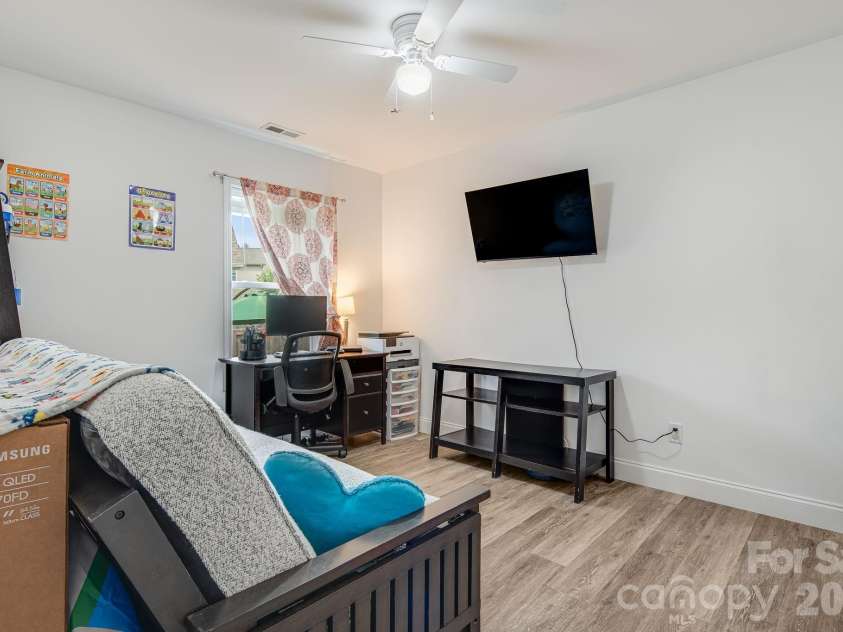 40 Quinn Hill Lane, Mars Hill, NC 28754.  MLS# CAR4421160, YatesRealty ID 38489. 